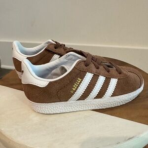 NWOT! Adidas Gazelle Comfort Closure Athletic Shoe - Preloved Brown